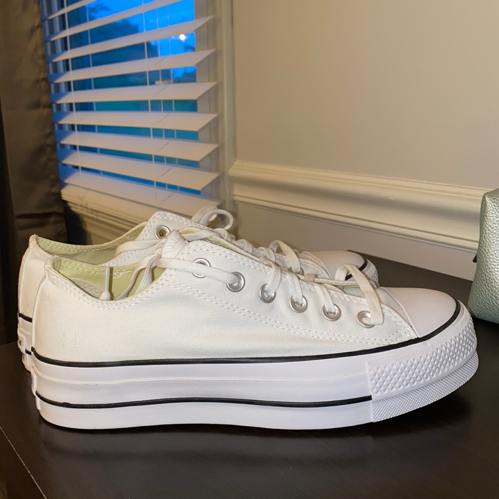 Platform Chuck Taylor’s - NWOT